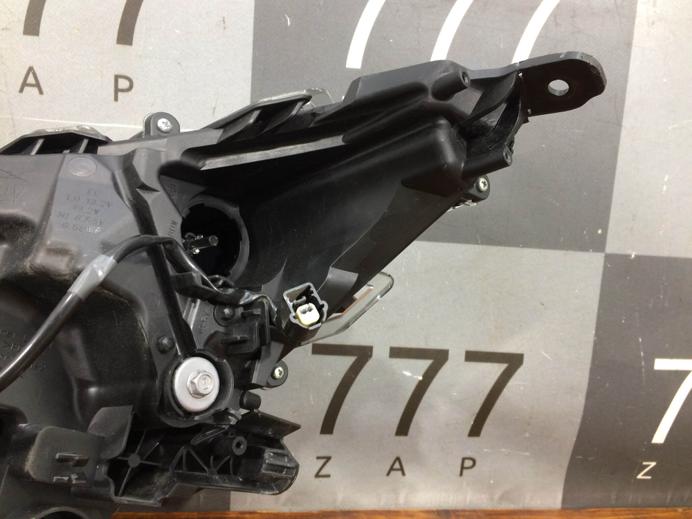 Фара правая LED Toyota RAV4 V (XA50) 18-нв Б/У Оригинал 8114542840