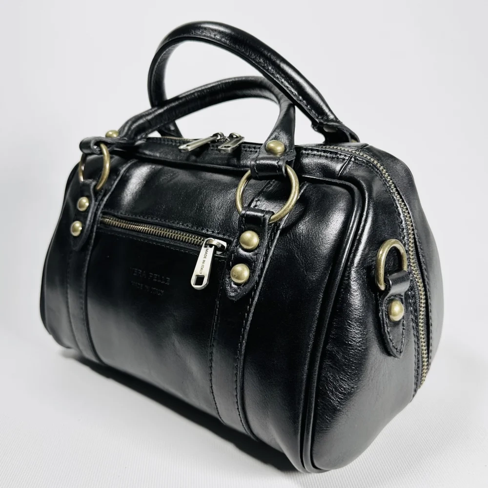 Женская сумка-саквояж из натуральной кожи черного цвета