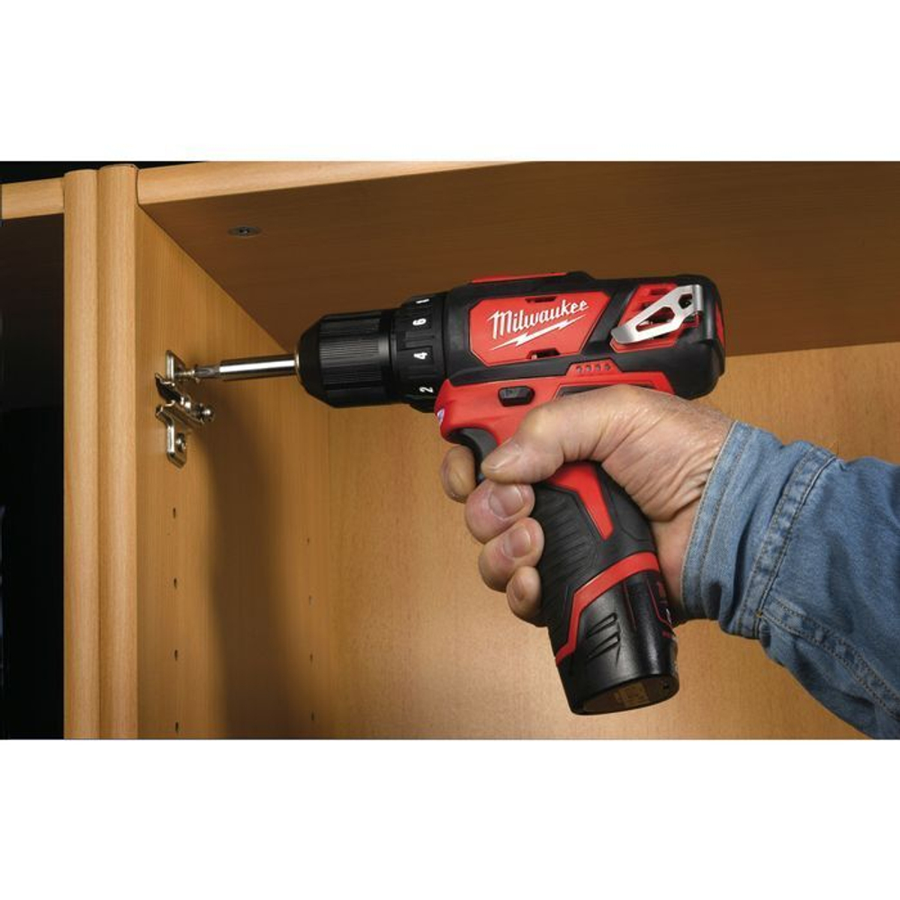Аккумуляторный шуруповерт Milwaukee M12 BD-202C