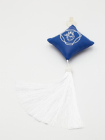 Ромб объемный на присоске SCANIA (экокожа, синий, белая вышивка, кисть)