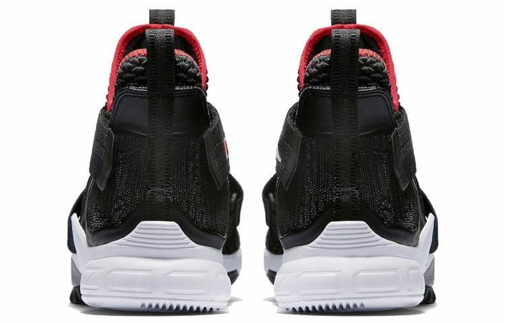 Кроссовки Nike Zoom Soldier 12