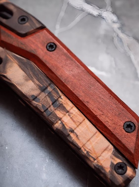 Выкидной нож тактический BOKER Красное дерево