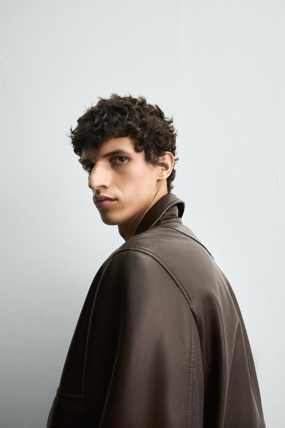 ZARA HARRY LAMBERT X DISNEY КОЖАНАЯ КУРТКА, ТЕМНО-КОРИЧНЕВЫЙ