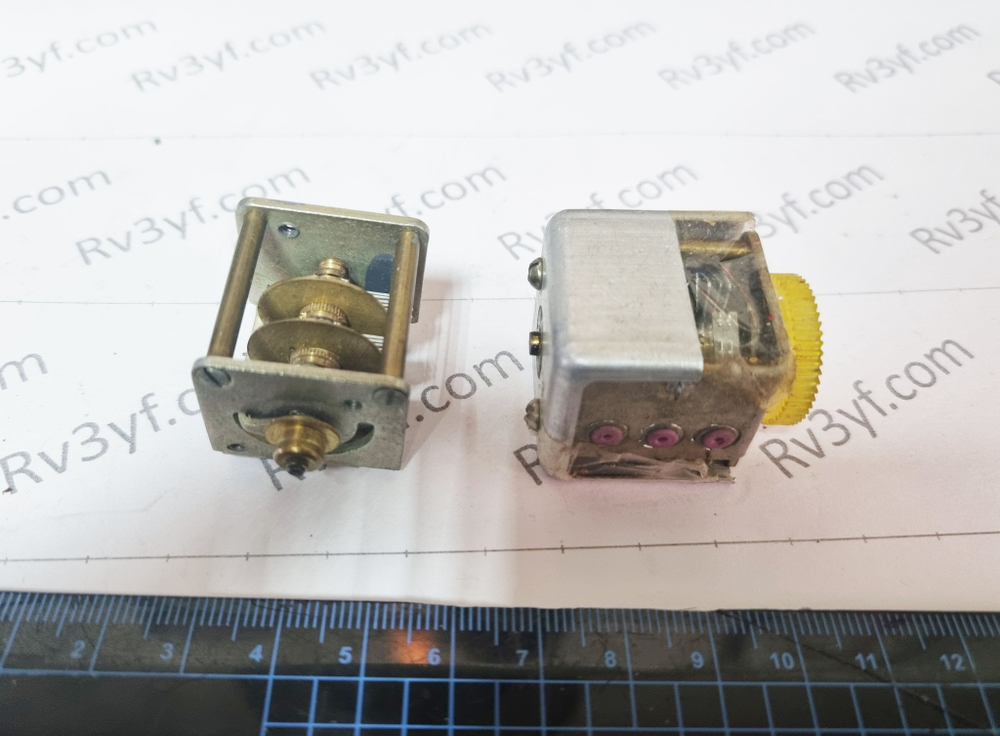 Конденсатор Переменной Емкости (КПЕ). мини 3 секции. Емкость секции по 3-17 пФ.