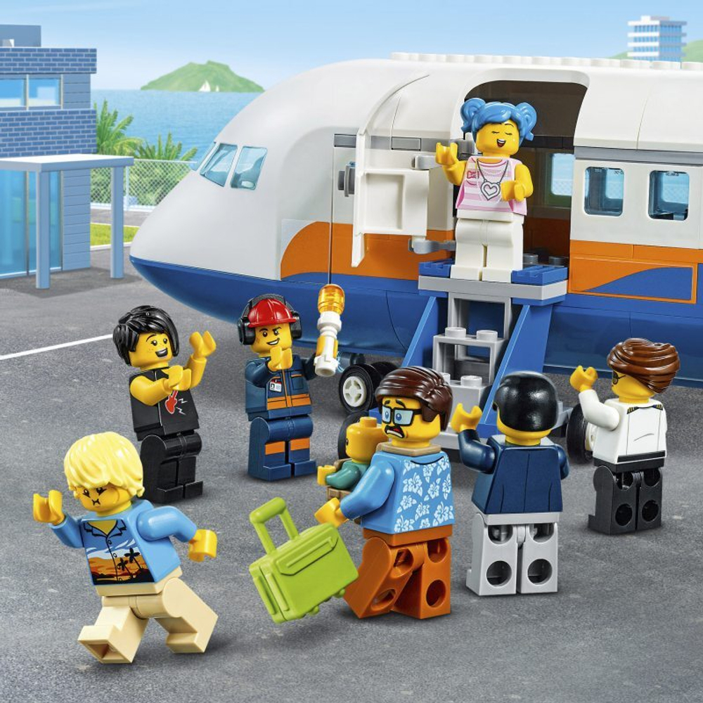 Конструктор LEGO City - Пассажирский самолет 60262