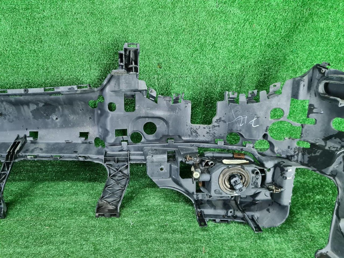 Кронштейн переднего бампера Mercedes C w203 (2000-2008)