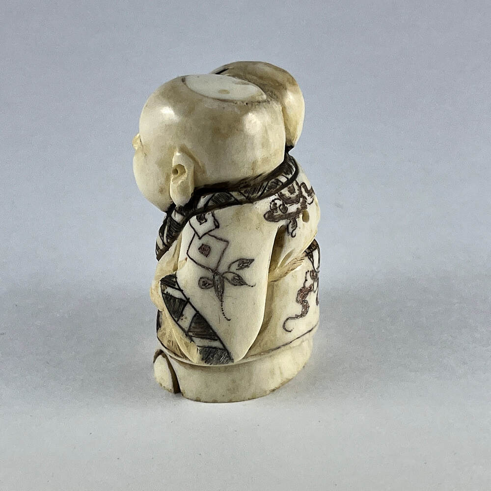 Статуэтка нэцкэ Мальчик с мешочком риса