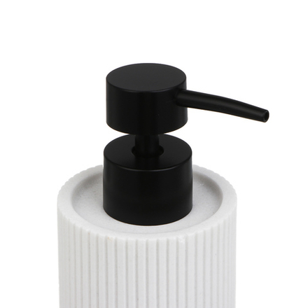 Диспенсер для жидкого мыла тм VETTA Дакота, 250мл, смола (полирезин), белый, 6,5x6,5x16,5см