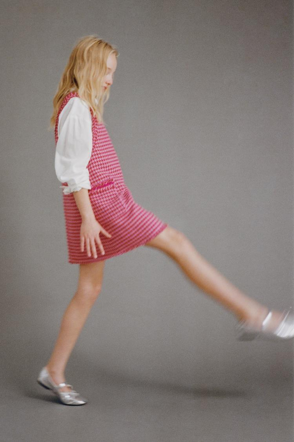 ZARA САРАФАН С РЕЛЬЕФНЫМ УЗОРОМ И БАХРОМОЙ, РОЗОВЫЙ