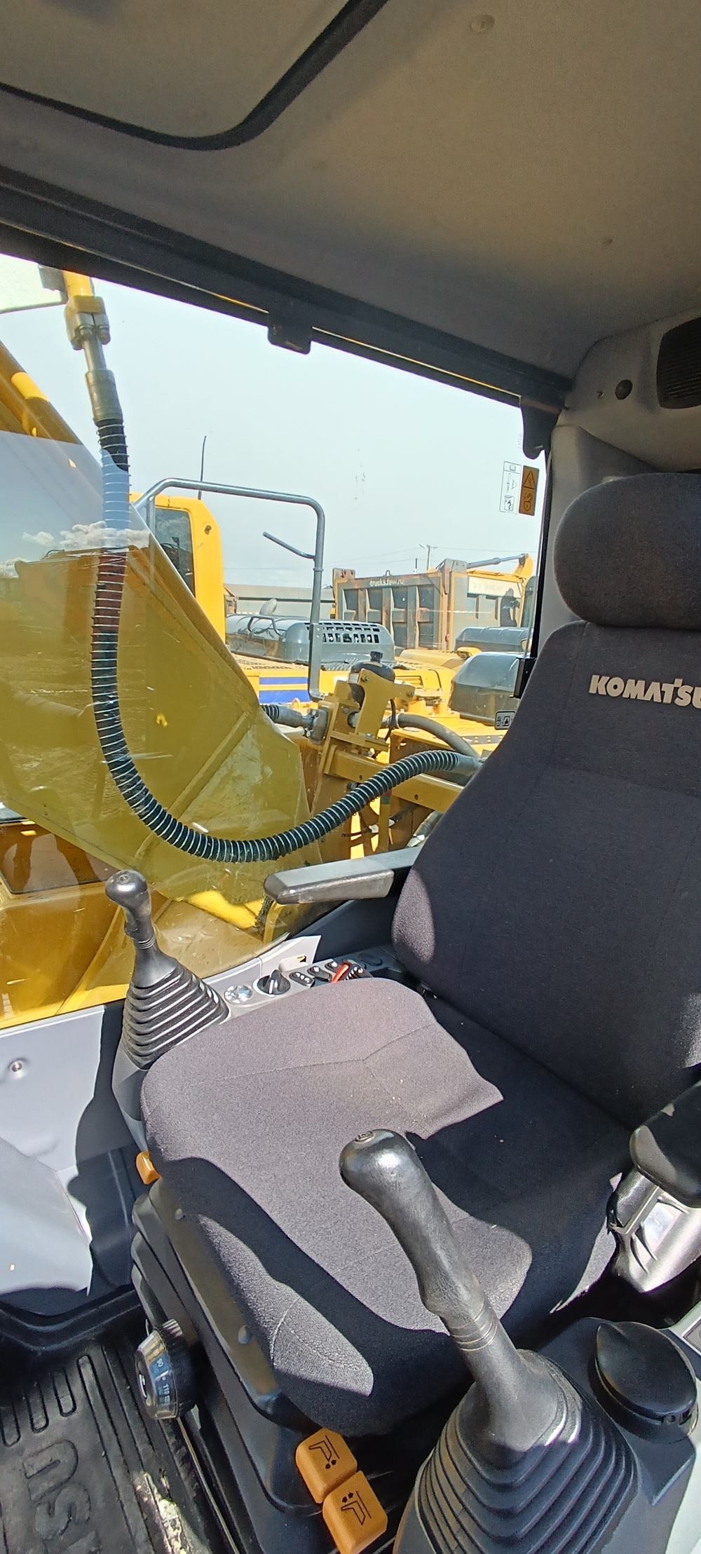KOMATSU PC 210 Экскаватор PC210-10M0 (Дизельный, 6,7 л, 167 л.с., АТ)