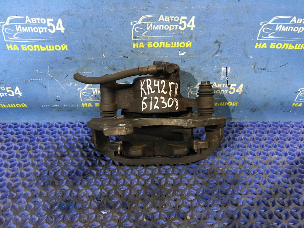 Суппорт тормозной передний правый TOYOTA TOWNACE NOAH 1996-2007