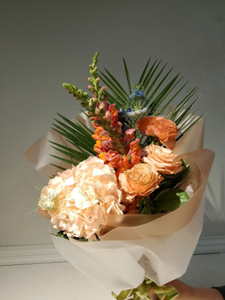 Летний солнечный букет с танацетумом и ароматными пионами Сара Бернард (С0034)