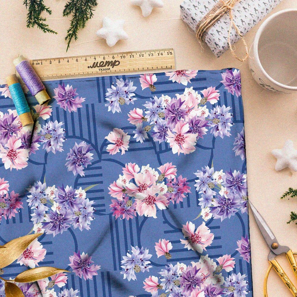 Ткань саржа цветущие васильки и яблони на голубом фоне с рисунком