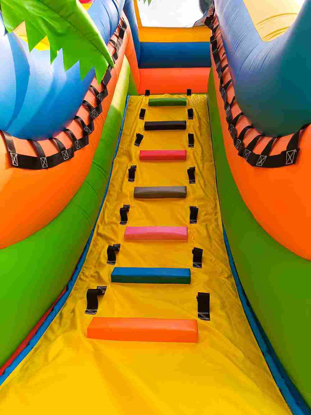 Коммерческий надувной батут «Приключение в мире животных 2», 8*4*5 м.