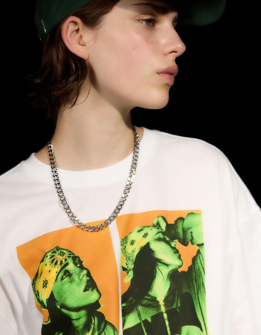 BERSHKA Футболка с коротким рукавом и принтом Billie Eilish, белый