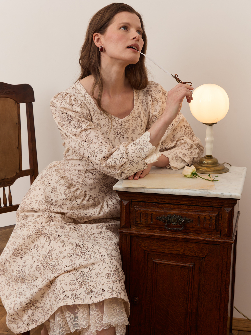 Платье с вырезом-сердечко