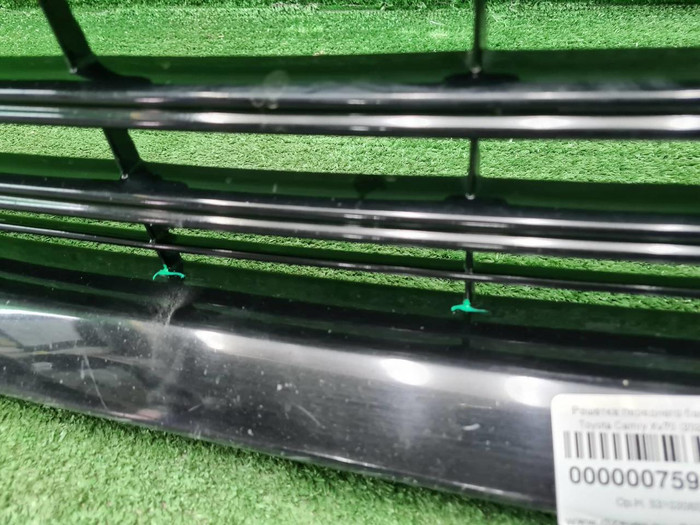 Решетка переднего бампера Toyota Camry xv70 20-нв