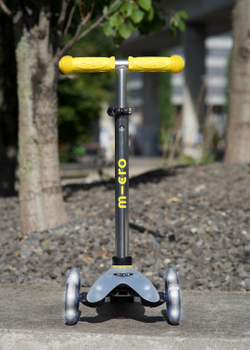 Самокат Mini Micro Deluxe Flux LED неоновый желтый