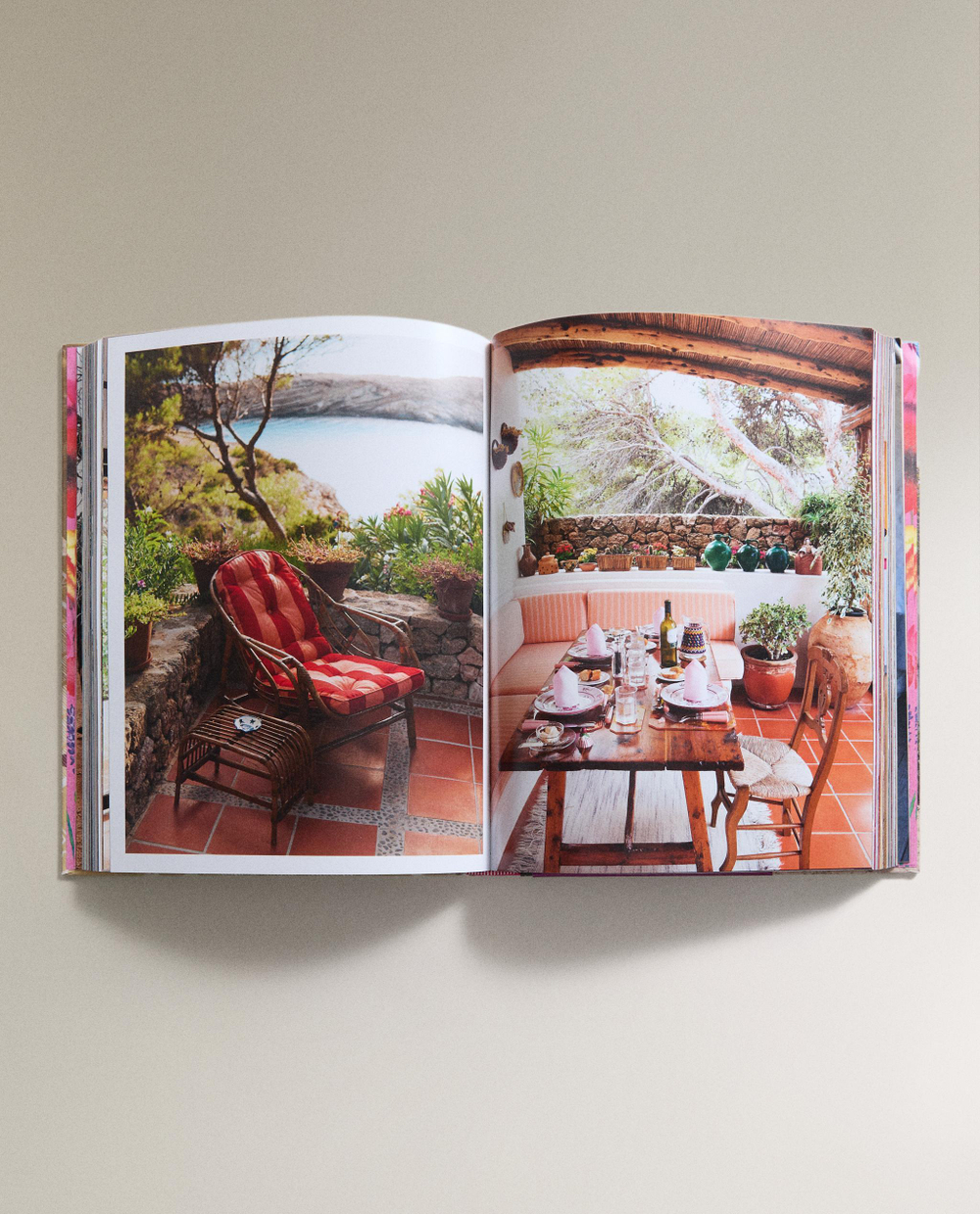 Inside Ibiza. Альбом об интерьерах Ибицы (на английском языке)