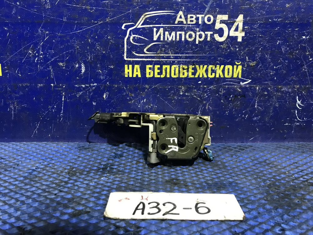 Замок двери передней правой NISSAN CEFIRO 1994