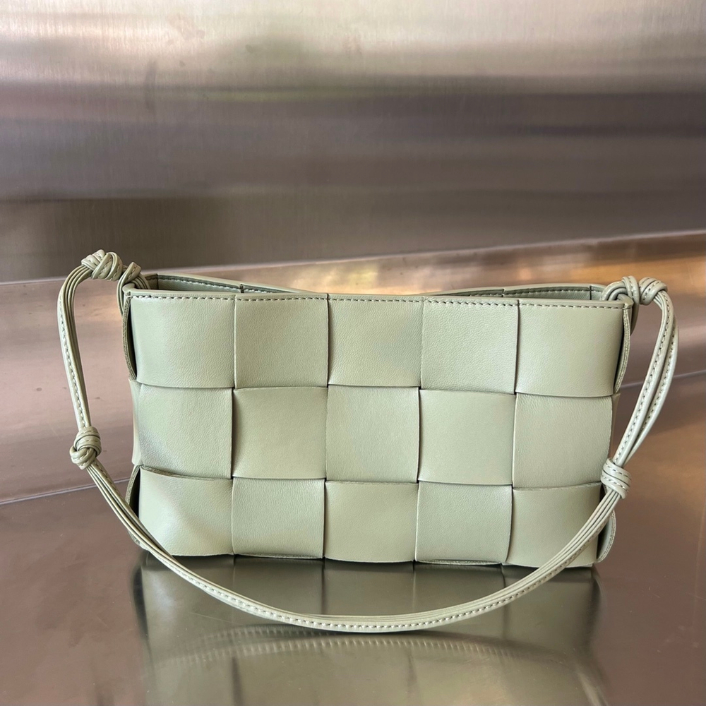 Bottega Veneta Cassette Pouch On Strap 22 cm