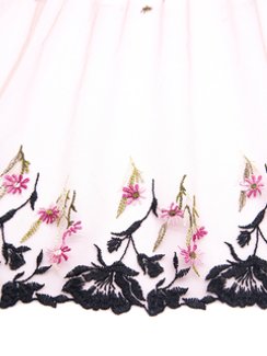 05-102 Вышивка на неэл. сетке 21 см, кофе с молоком/черный/розовый (левая)