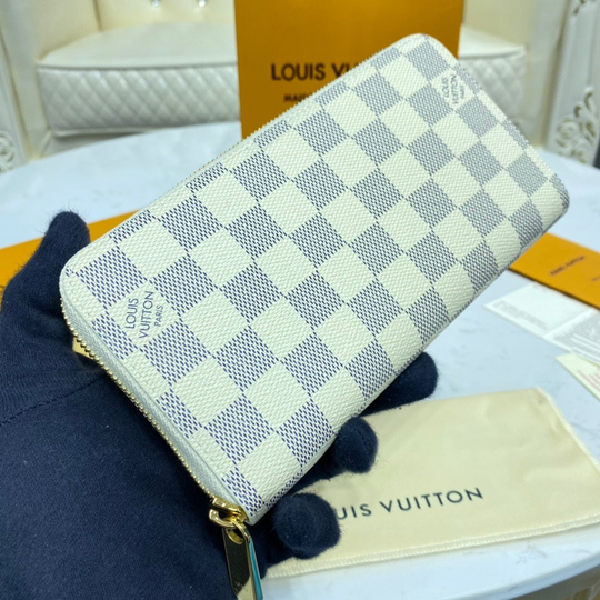 Louis Vuitton Zippy Wallet