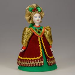 Сувенирная кукла в большой душегрее