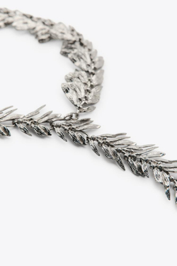 ZARA МЕТАЛЛИЧЕСКОЕ ОЖЕРЕЛЬЕ С ЛИСТЬЯМИ, СЕРЕБРИСТЫЙ