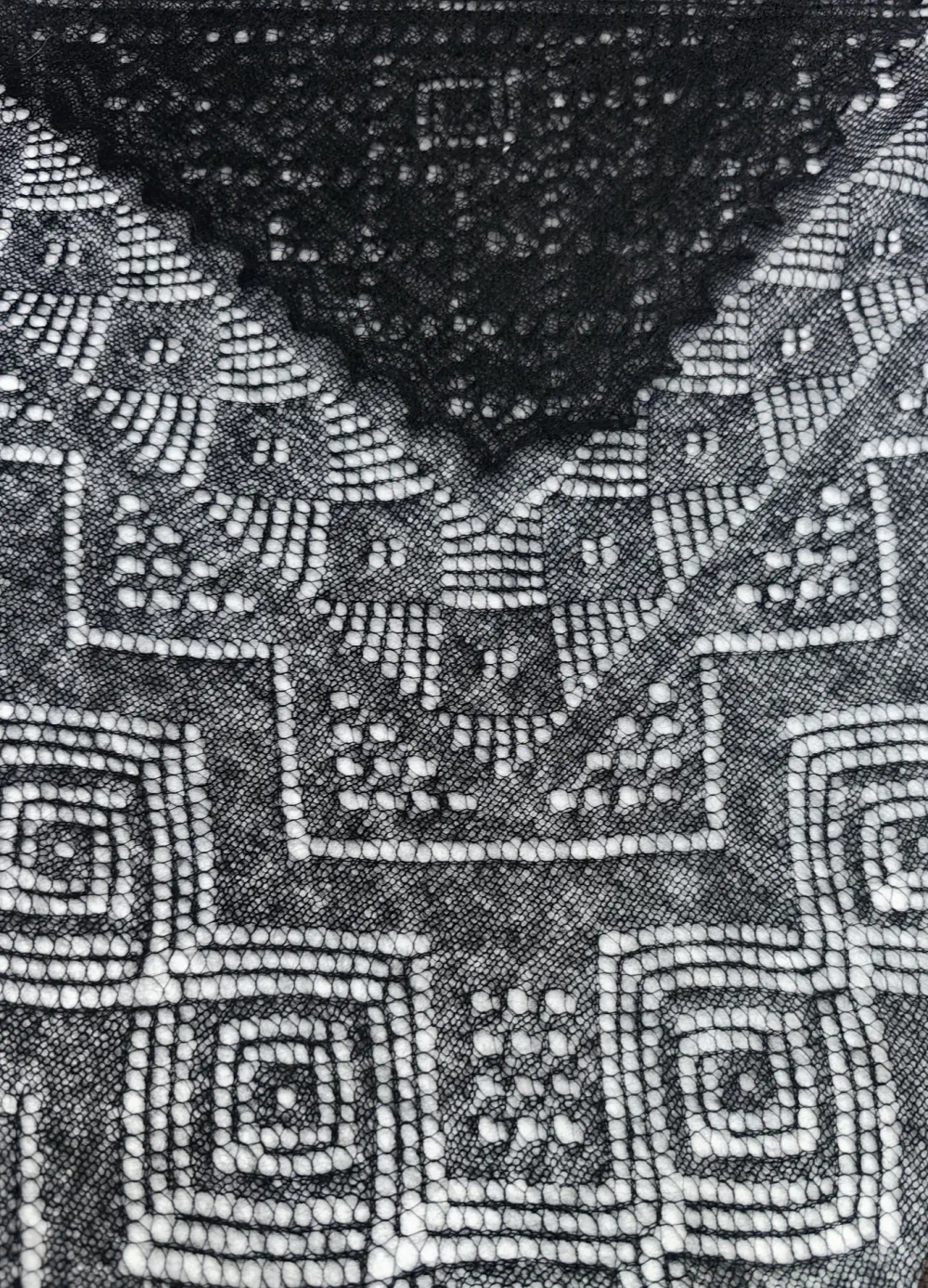 Оренбургский пуховый платок-паутинка А130-07 черный