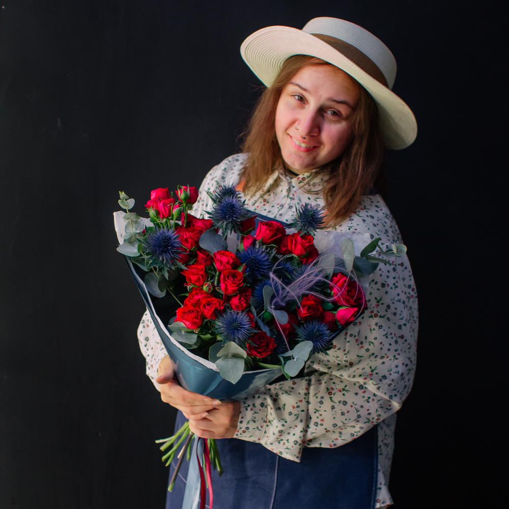 48. Завораживающий дуо-букет с розой и эрингиумом