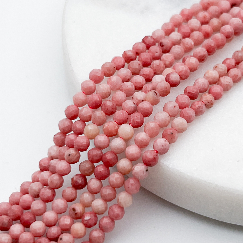 "Родонит" граненый бусины (мусковит с альбитом), диаметр около 3-3,2 мм, цена за нить 38 см