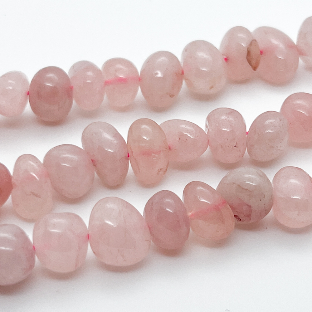Розовый кварц фриформ бусины (тонирован, сорт Б), размер около 9-12 мм, цена за отрезок 19 см (1/2 нити)