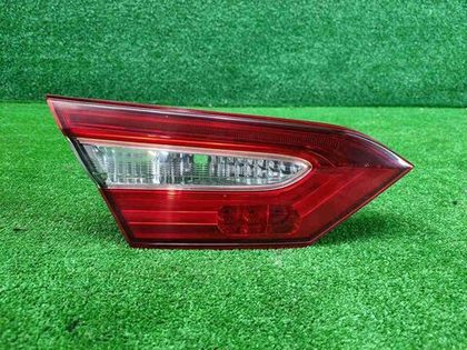 Фонарь левый внутр Toyota Camry XV70 17-24 галоген