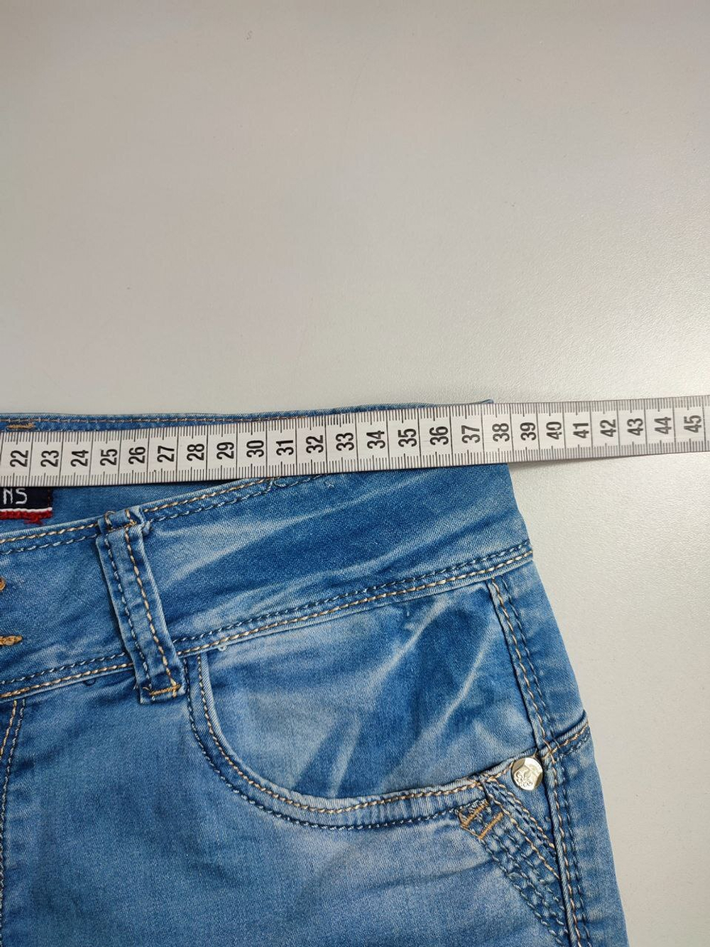 Джинсы Yiemiem лаконичные 44/46 размер