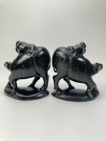 Парные фигуры водяных буйволов