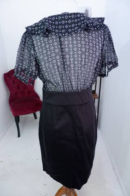 Платье Oggi обтягивающего кроя, визуально на 44 размер