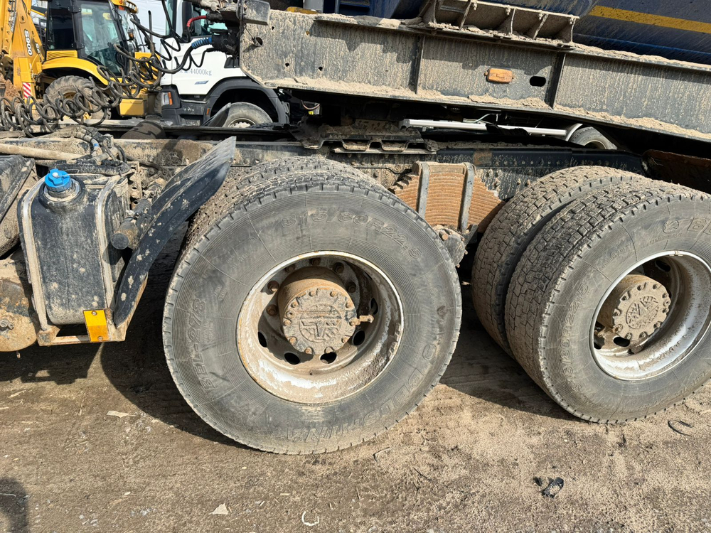 МАЗ 6430 6x4 Седельный тягач 643028-570-012 (Дизельный, 11,6 л, 423 л.с., МТ)