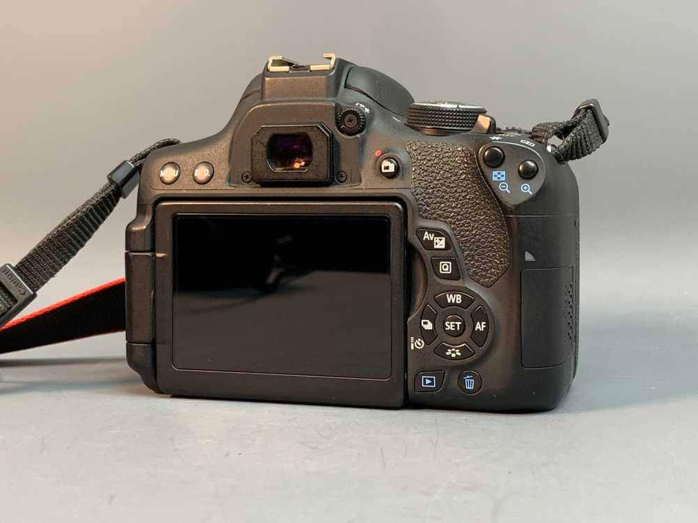 Canon EOS Rebel T6i(750D) kit EF-S 18-55mm IS STM