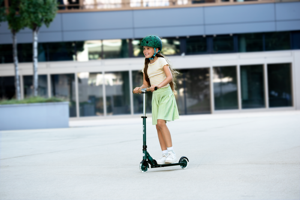 Самокат Micro Sprite ECO LED зелёный