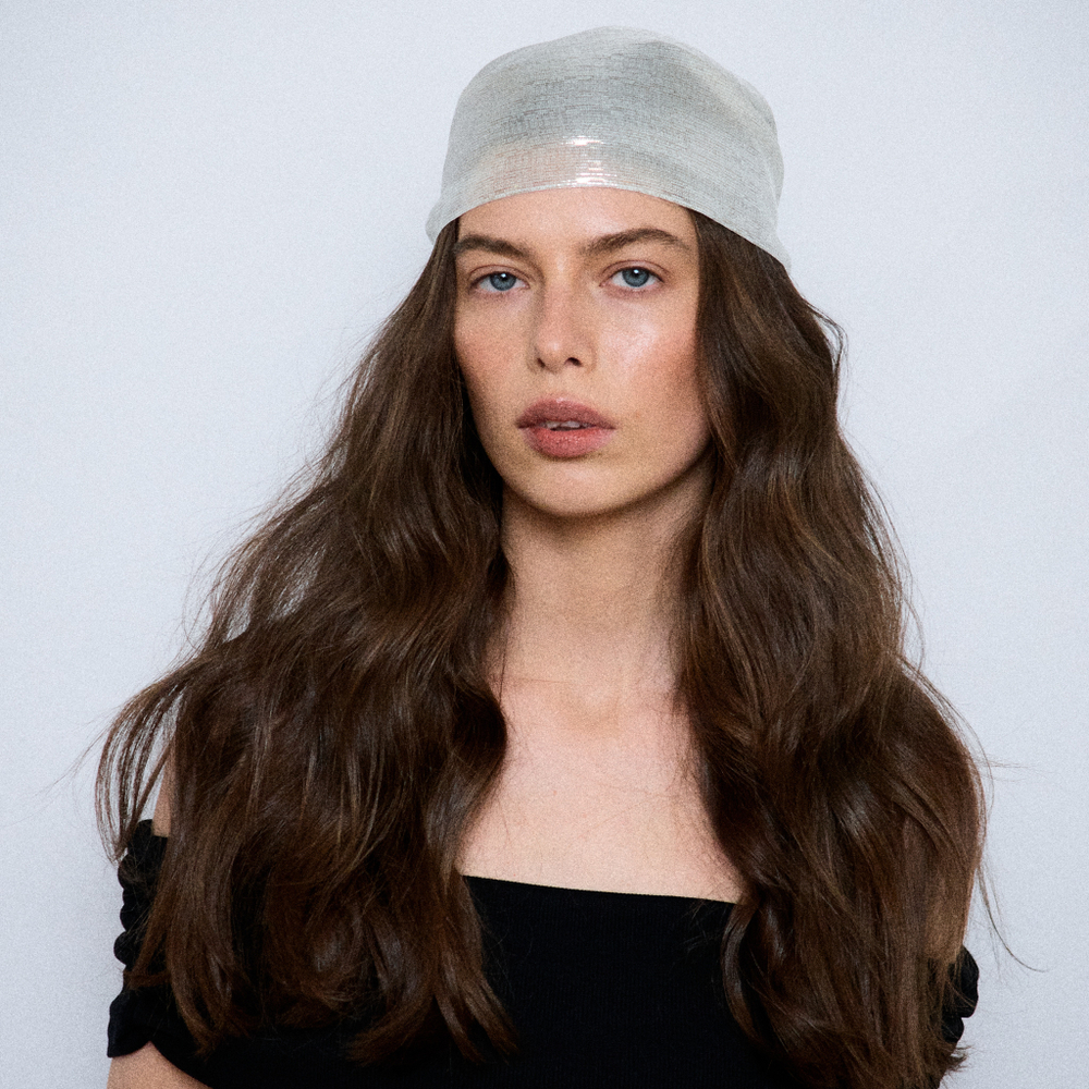 Косынка из шелка с золотым свечением