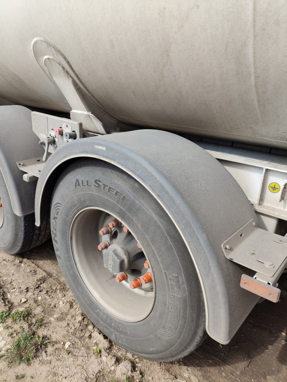 FoxTank 8777 Полуприцеп цистерна 877721 (светлые нефтепродукты)