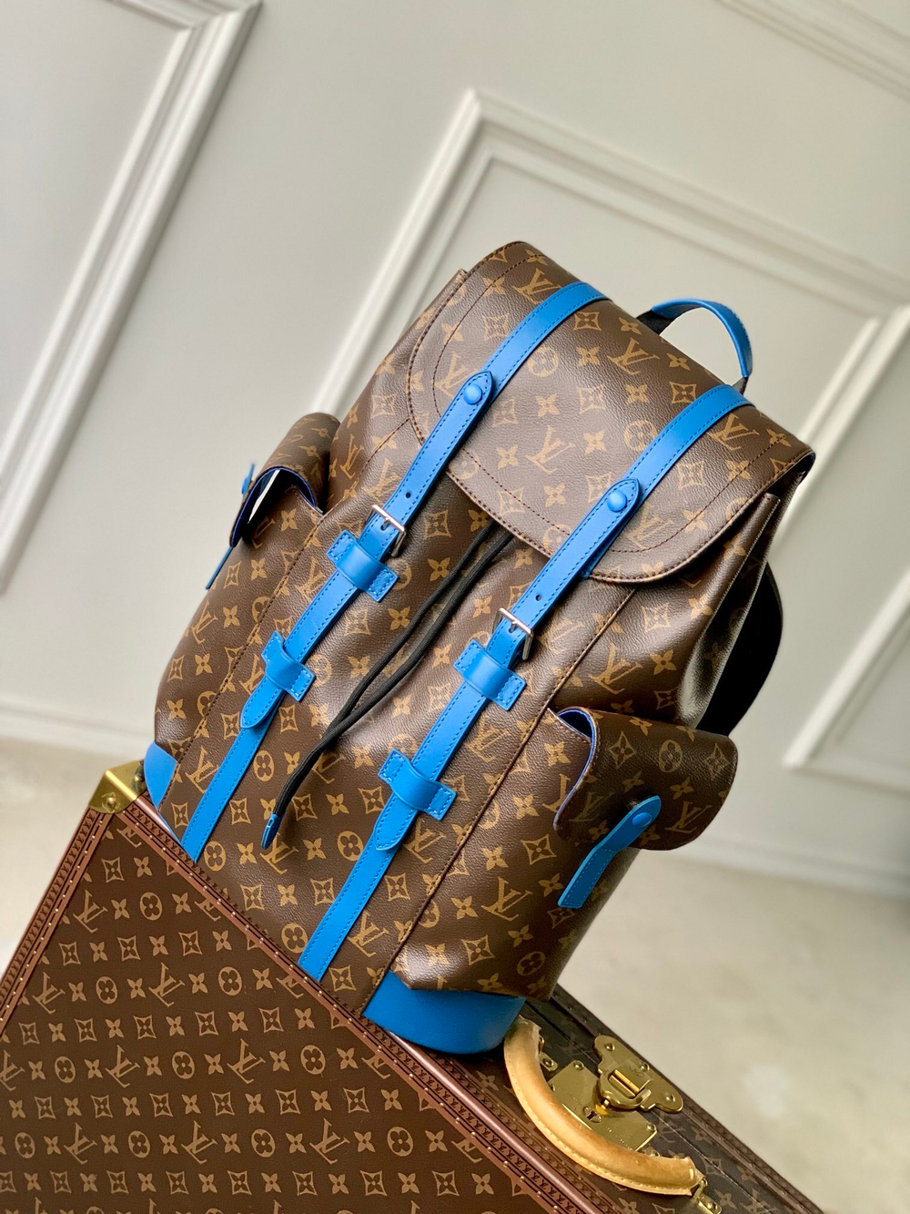 Louis Vuitton Christopher MM
