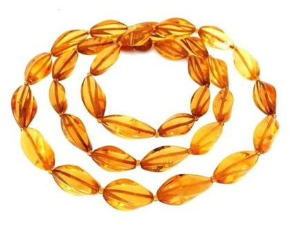 Бусы из янтаря камнерезные огурчики