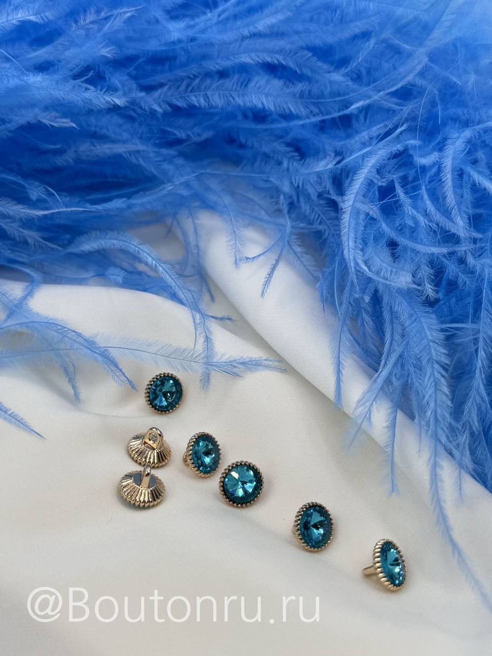 Боа страус 4 нити голубое