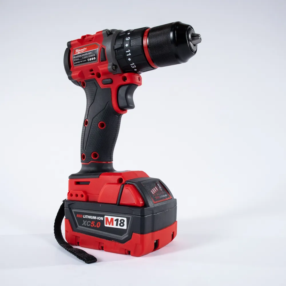 Milwaukee Шуруповерт, 18 В, 65 Нм, 2 АКБ