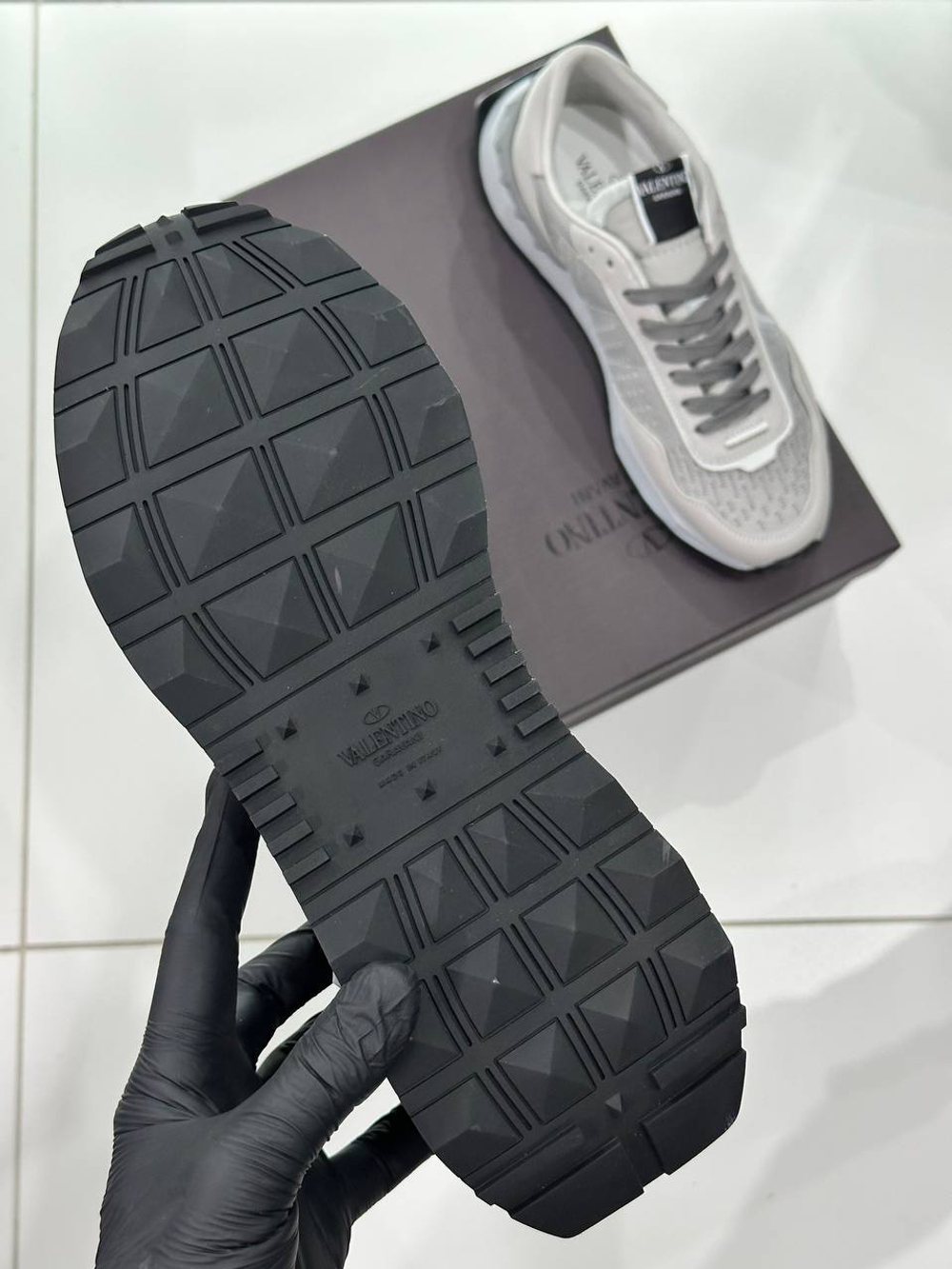 Кроссовки Valentino