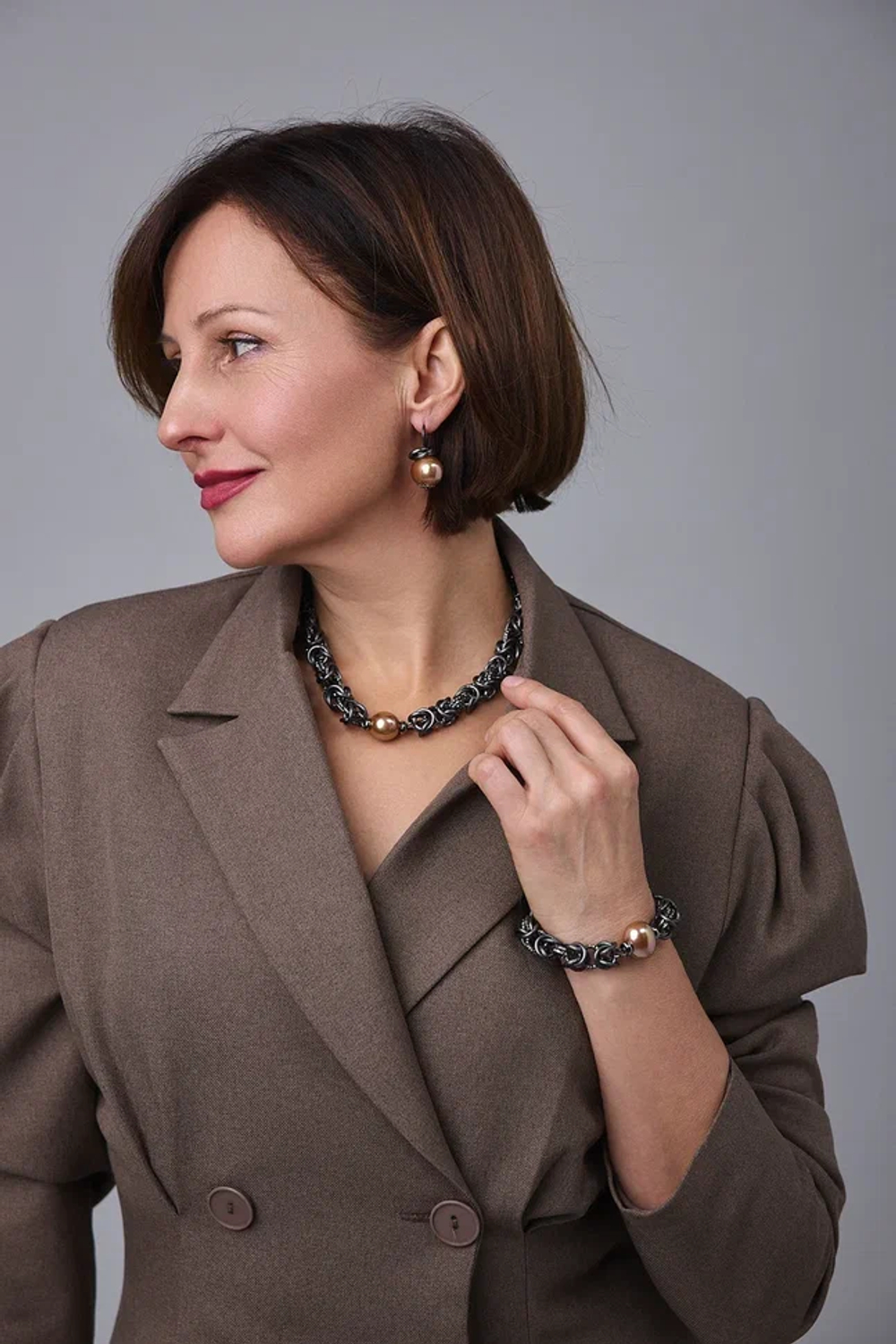 Браслет Византия графит с карамельной плоской жемчужиной