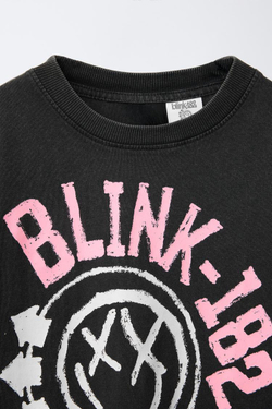 ZARA ФУТБОЛКА С ПРИНТОМ BLINK 182 ©, ТЕМНЫЙ АНТРАЦИТ