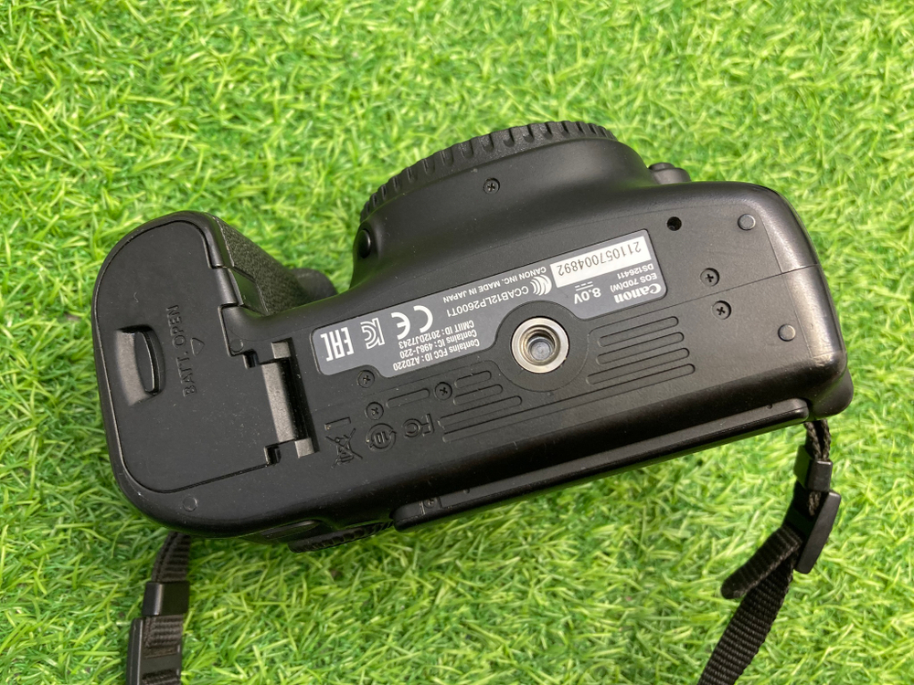Canon 70D kit 18-55mm 3.5-5.6 IS STM 25.000 кадров